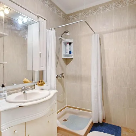 3 Bedroom Near Sta Cruz Holiday home