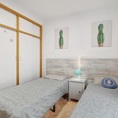 3 Bedroom Near Sta Cruz * 圣克鲁斯-德特内里费