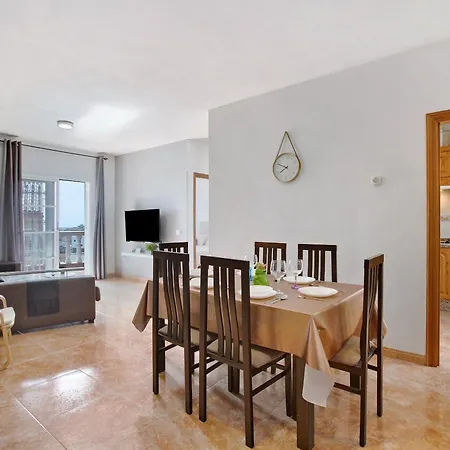 3 Bedroom Near Sta Cruz Semesterbostad