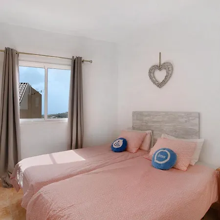 3 Bedroom Near Sta Cruz Semesterbostad